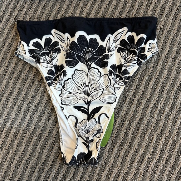 Set - Farm Rio Flower Leopards Bandeau Bikini Top & Bottom - Picture 5 of 9